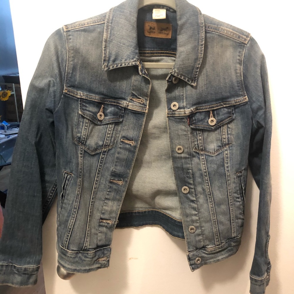 Medium wash Jean jacket